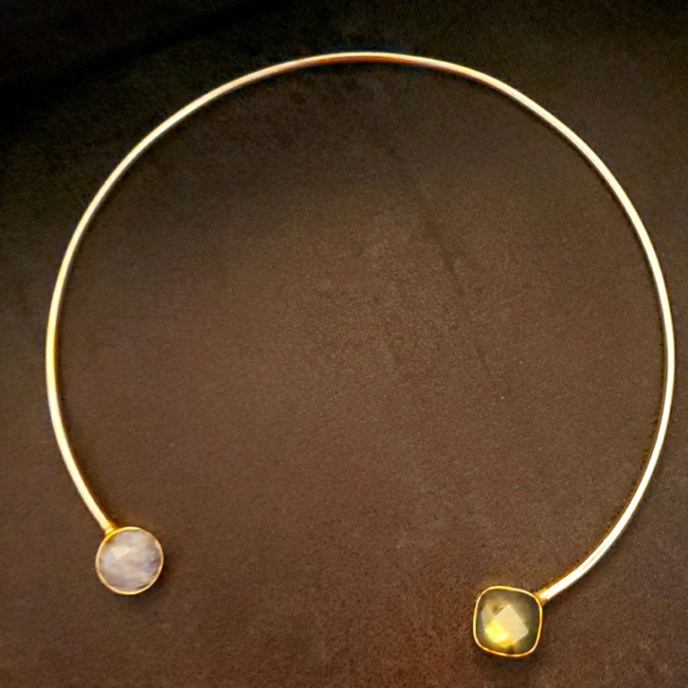 NECK CUFF, WHITE/GREY CHALCEDONY